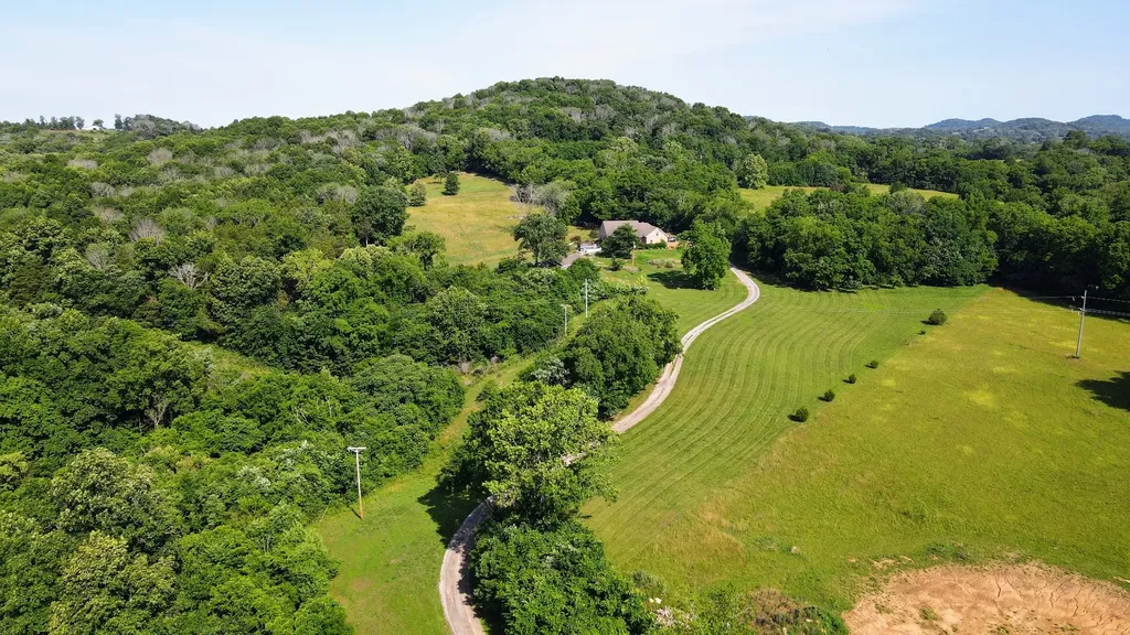 335 Hankins Lane Hartsville TN 37074