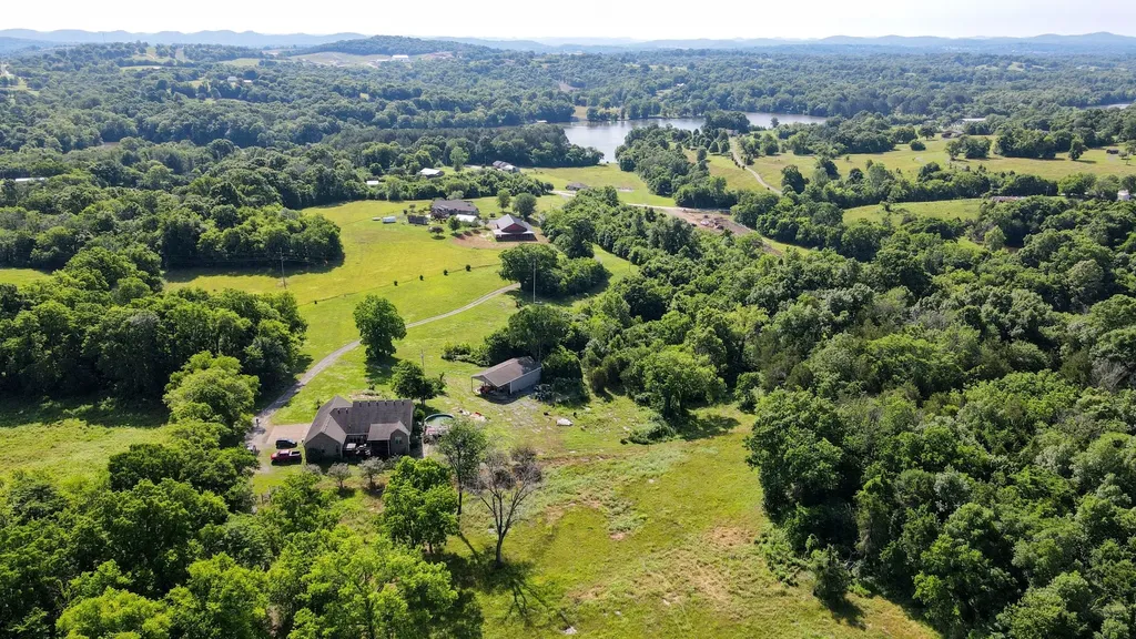 335 Hankins Lane Hartsville TN 37074