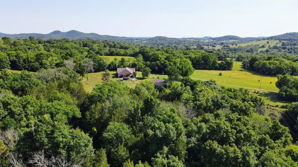 335 Hankins Lane Hartsville TN 37074