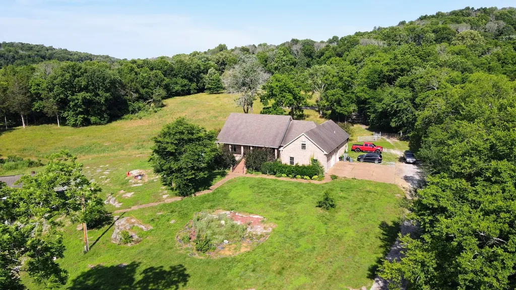 335 Hankins Lane Hartsville TN 37074