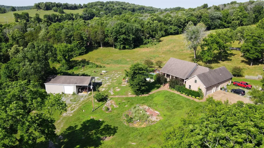 335 Hankins Lane Hartsville TN 37074