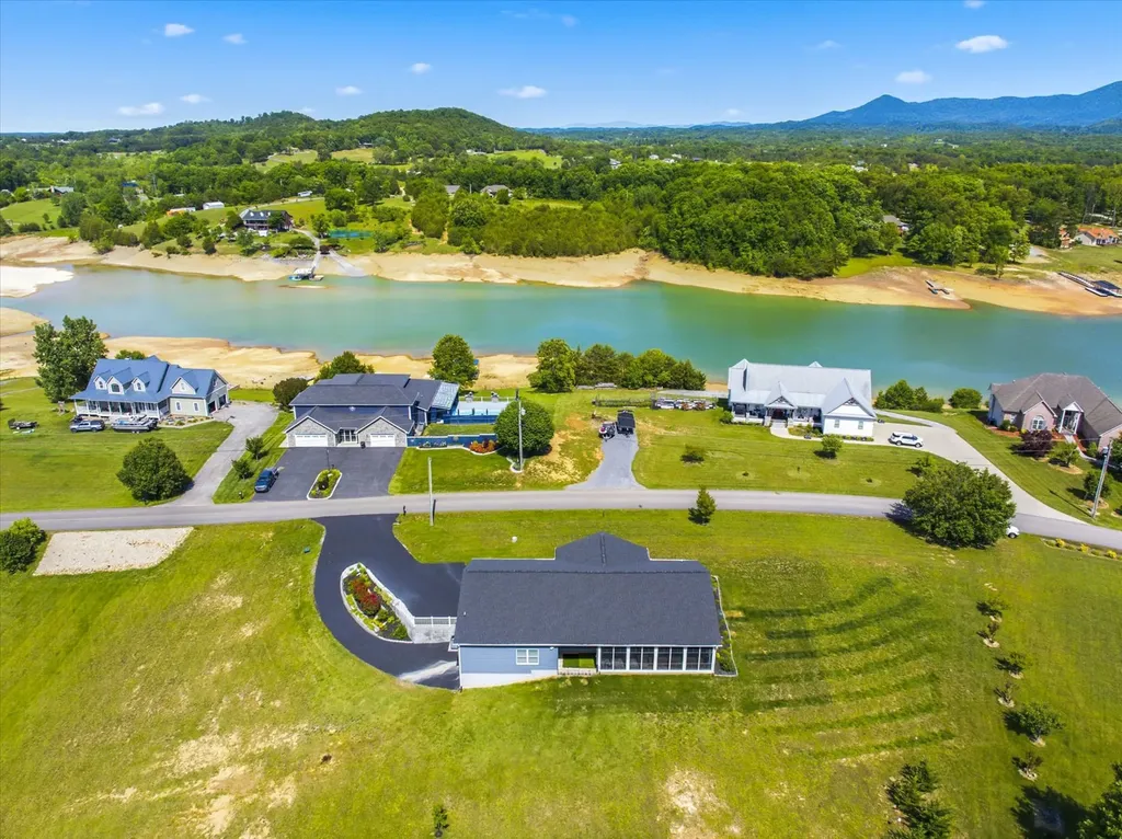 1971 Harbor Hills Drive Dandridge TN 37725