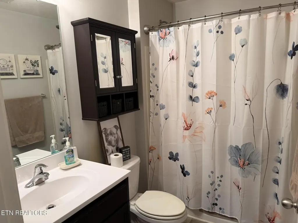 9443 Avian Forest Lane Heiskell TN 37754