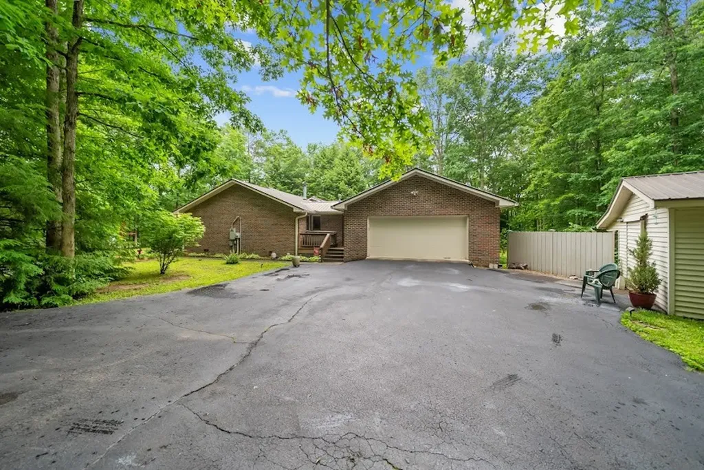 1320 Laurel Way Monterey TN 38574