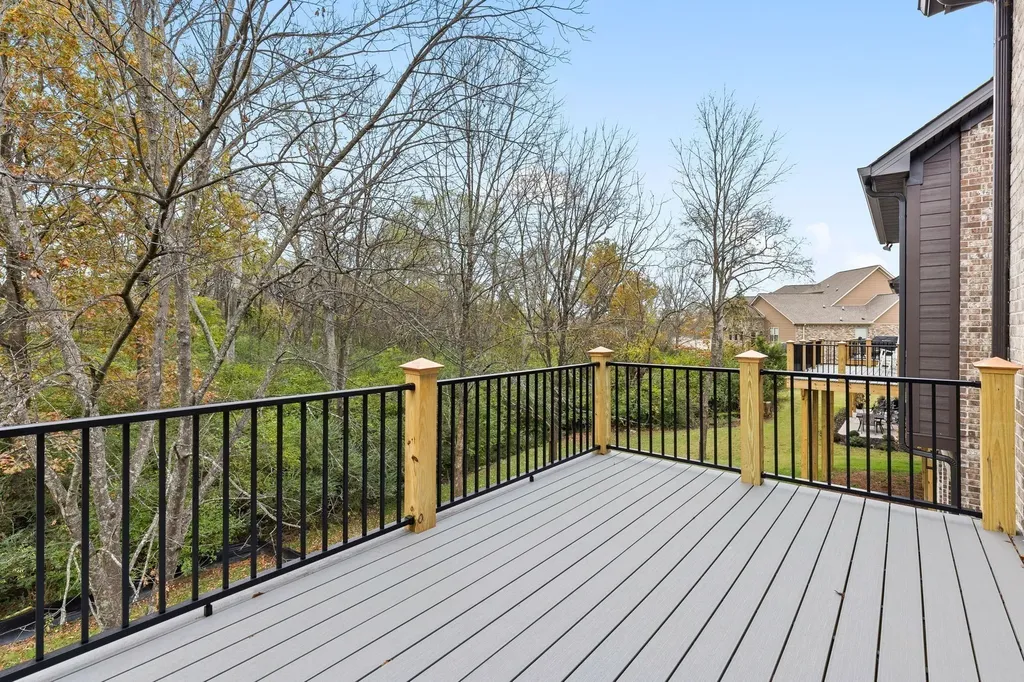 2048 Blackstone Drive Hendersonville TN 37075