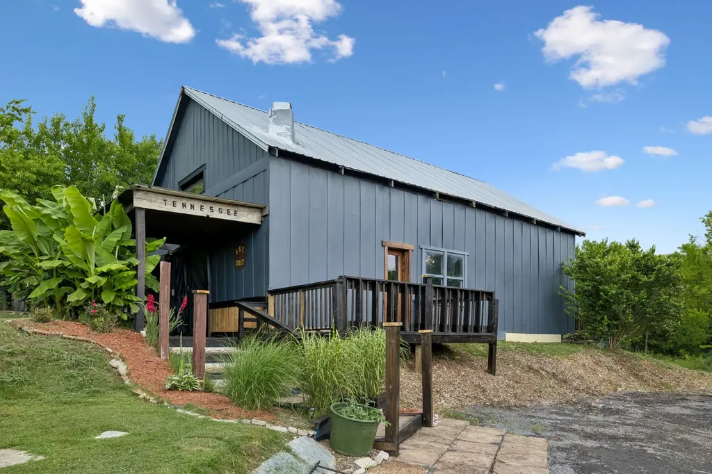 183 Phosphate Lane Gallatin TN 37066