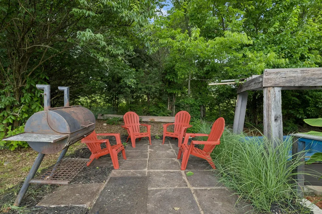183 Phosphate Lane Gallatin TN 37066