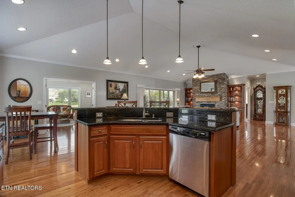 424 Wewoka Circle Loudon TN 37774