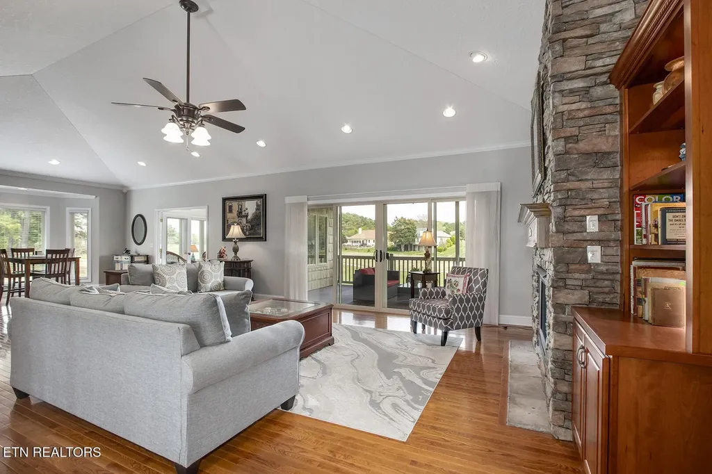 424 Wewoka Circle Loudon TN 37774