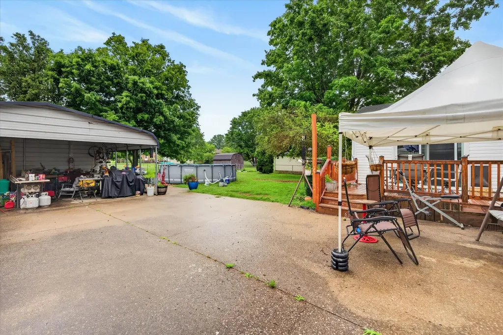 1814 Old Trenton Road Clarksville TN 37040