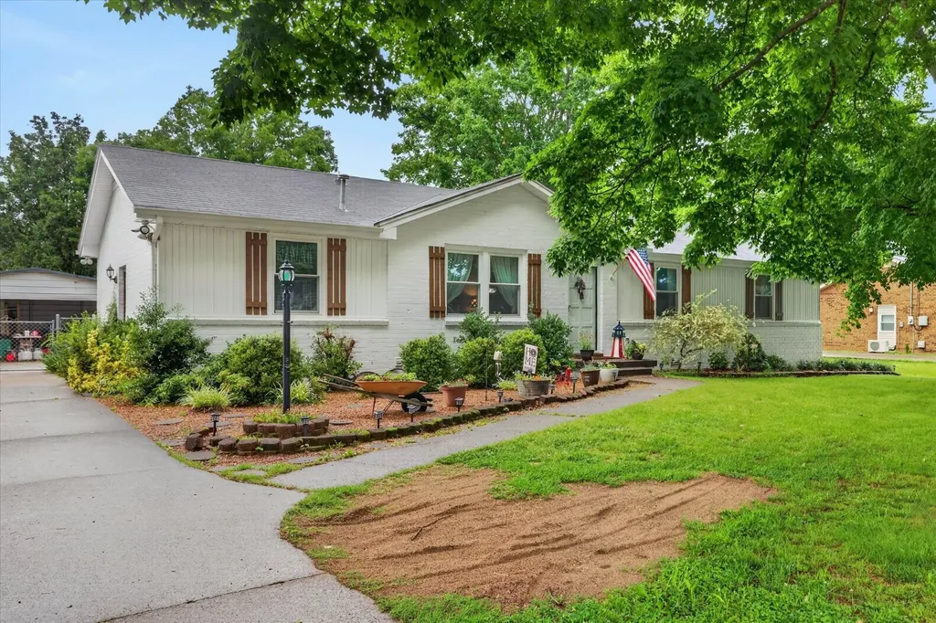 1814 Old Trenton Road Clarksville TN 37040
