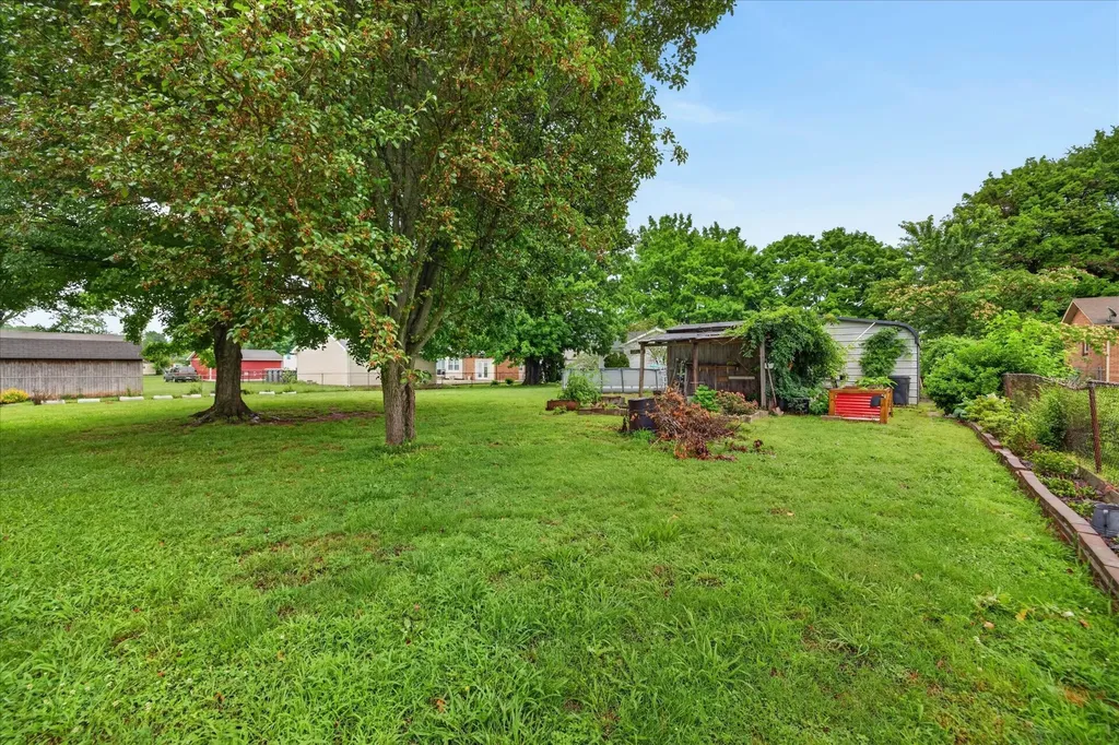 1814 Old Trenton Road Clarksville TN 37040