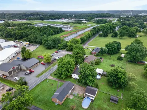 1814 Old Trenton Road Clarksville TN 37040