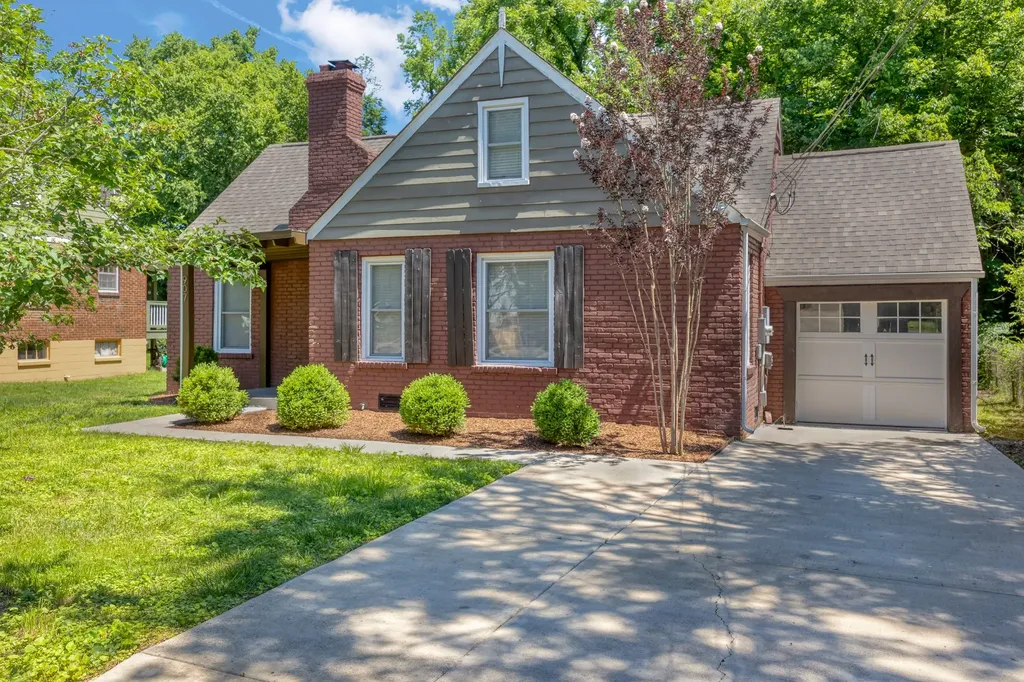 907 Burchwood Avenue Nashville TN 37216