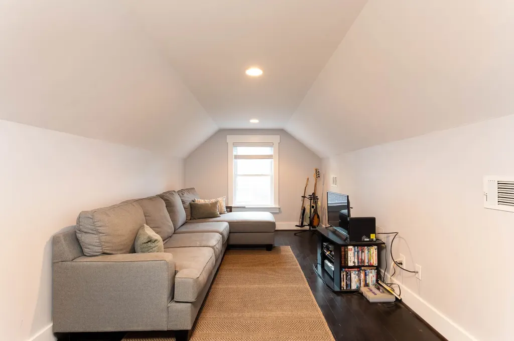 907 Burchwood Avenue Nashville TN 37216