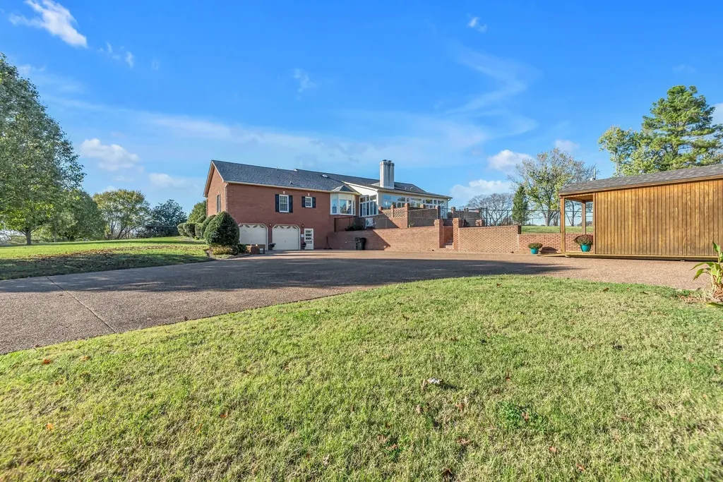 161 Graystone Drive Gallatin TN 37066