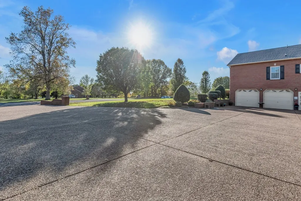 161 Graystone Drive Gallatin TN 37066