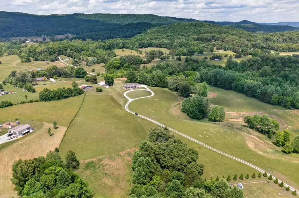 1444 Cherry Creek Road Sparta TN 38583
