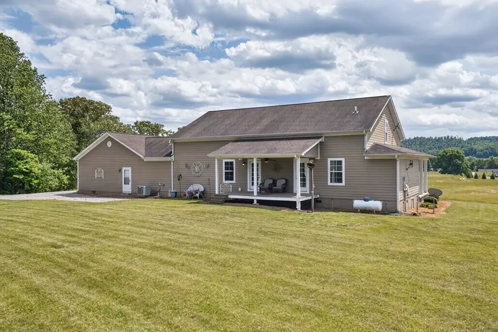 1444 Cherry Creek Road Sparta TN 38583
