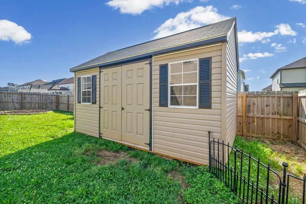 1483 Kingbird Drive Clarksville TN 37040