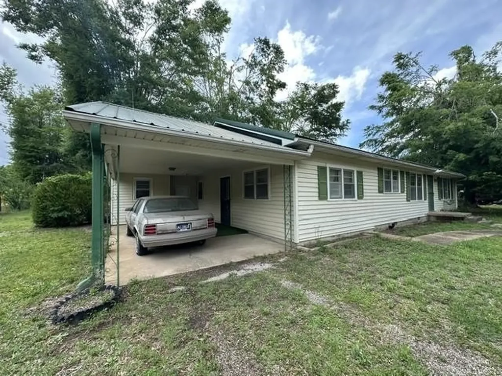 19405 Highway 69 Savannah TN 38372