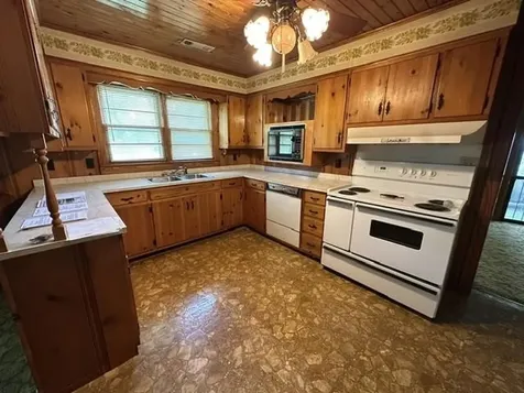 19405 Highway 69 Savannah TN 38372