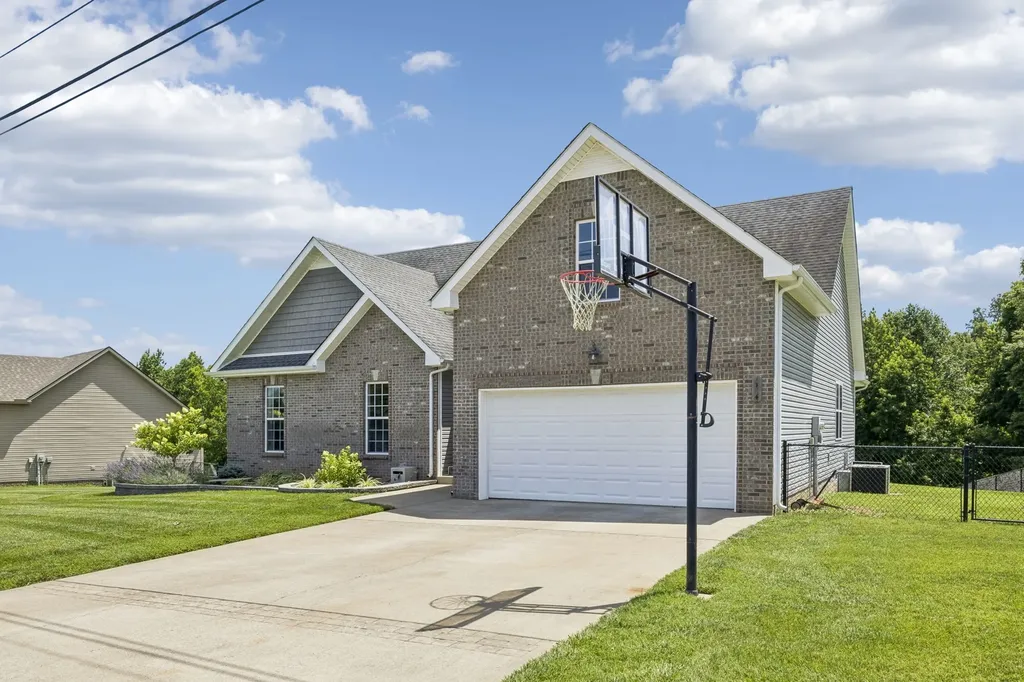 1464 Rustys Lane Clarksville TN 37042