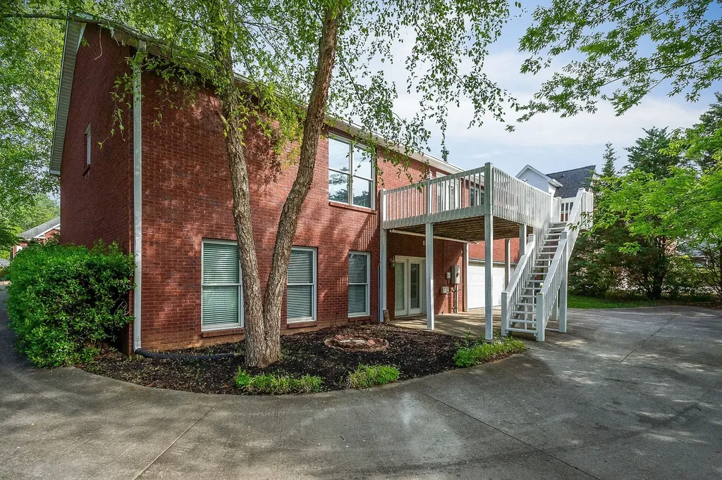 1325 Bridle Path Cookeville TN 38501