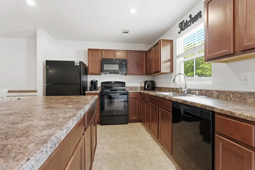 5742 Stardive Way Christiana TN 37037