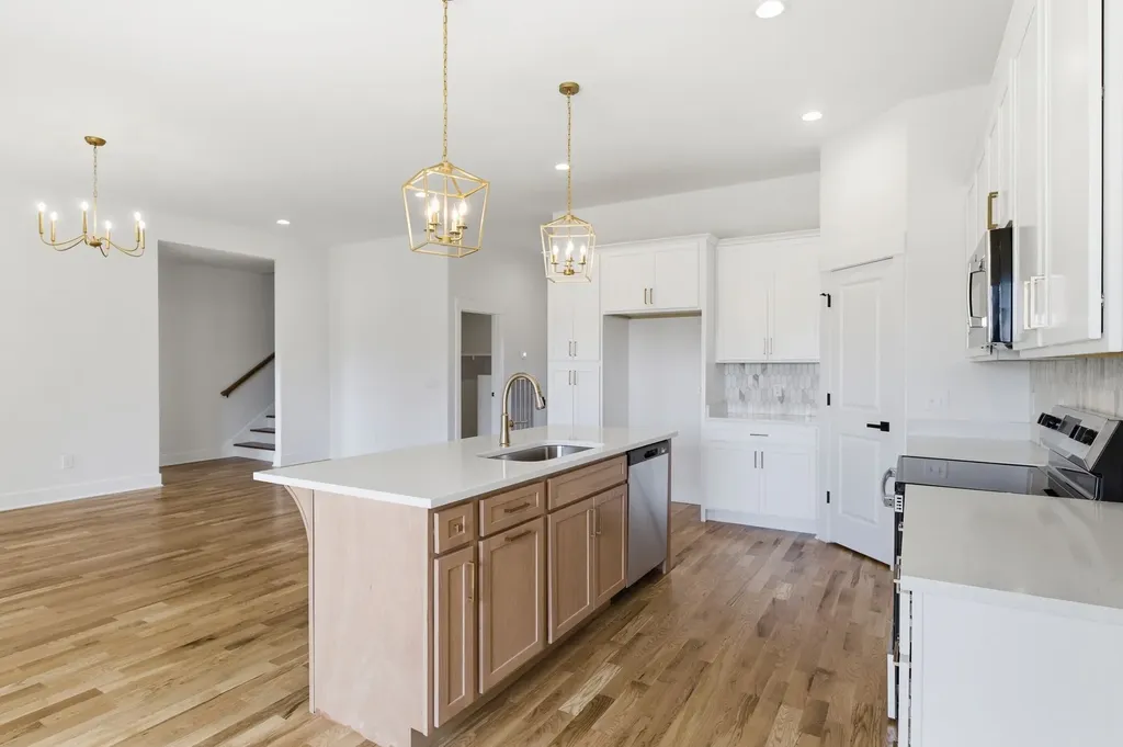 4323 South Garrett Springfield TN 37172