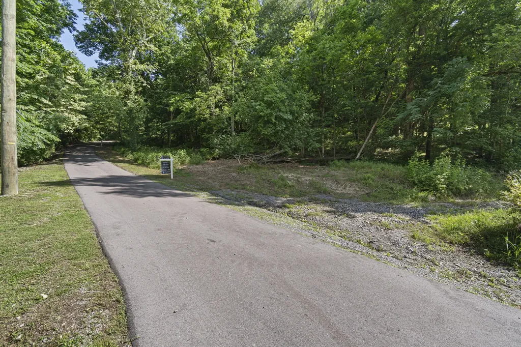 661 Hunters Trail Nashville TN 37209