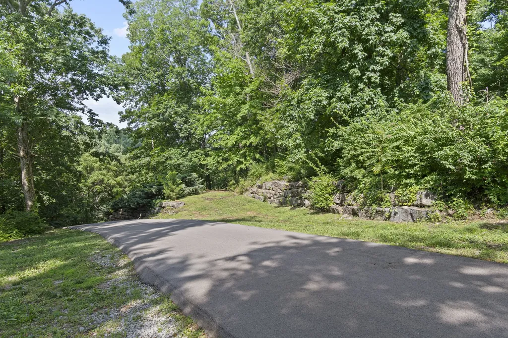 661 Hunters Trail Nashville TN 37209