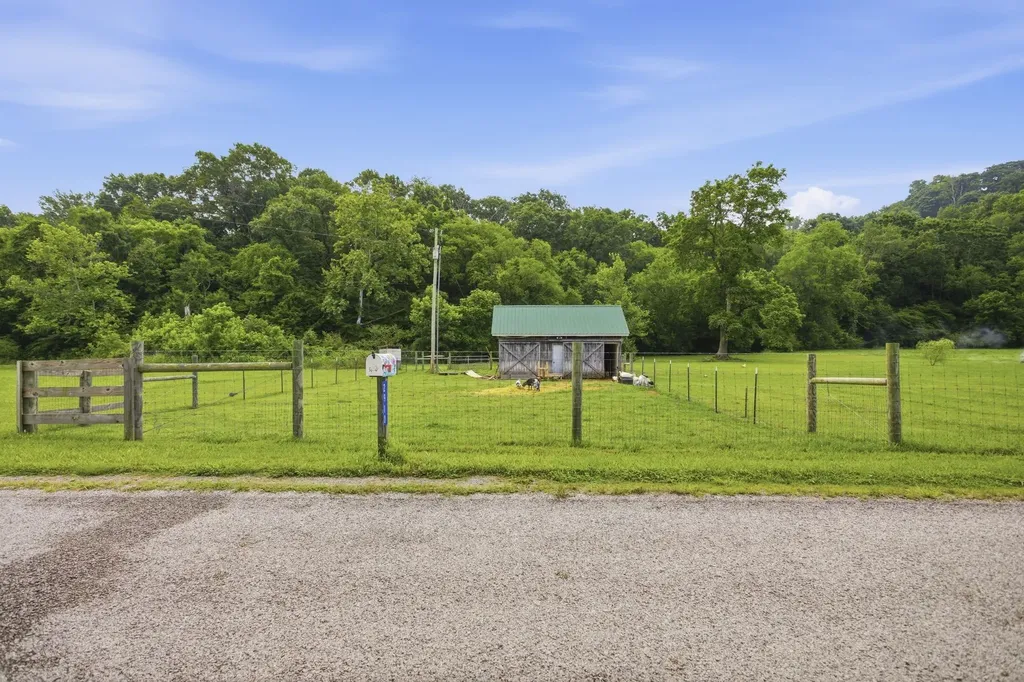 2907 Dodson Gap Road Culleoka TN 38451