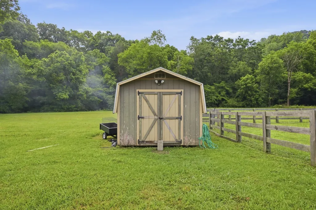 2907 Dodson Gap Road Culleoka TN 38451