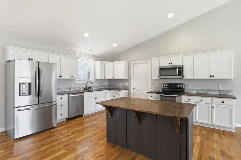 1041 Twin Creek Road Charlotte TN 37036