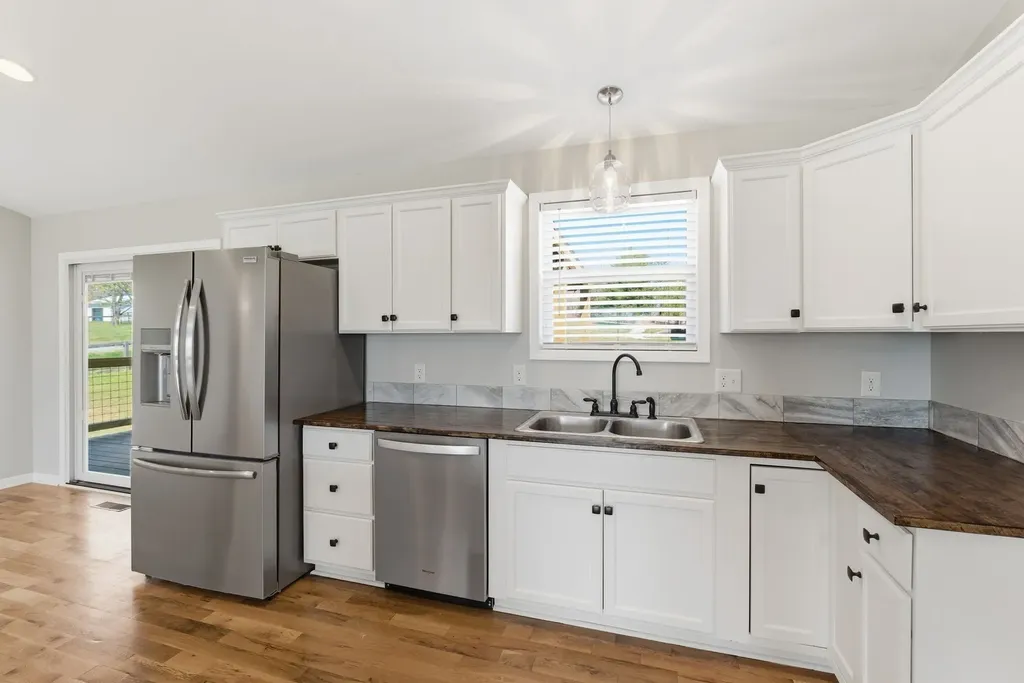 1041 Twin Creek Road Charlotte TN 37036
