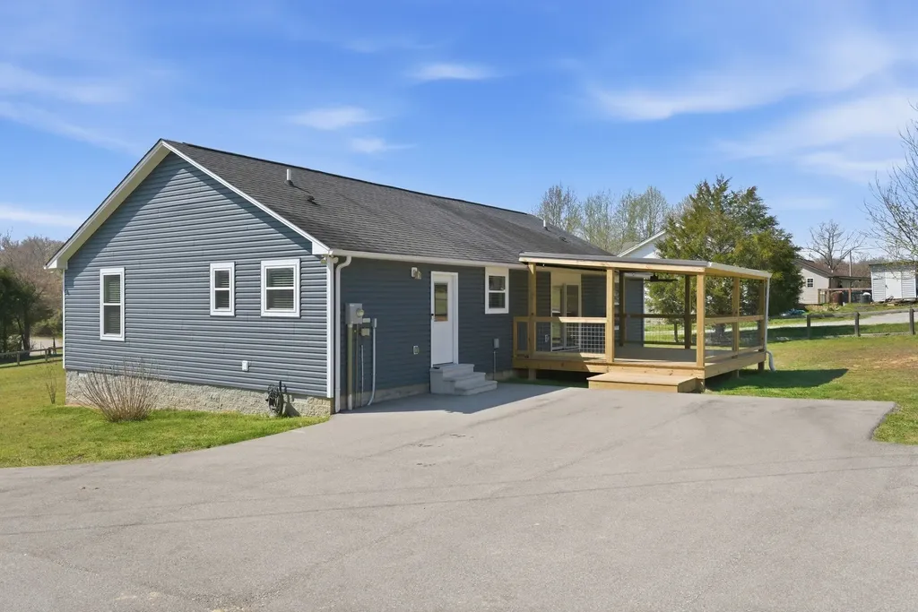 1041 Twin Creek Road Charlotte TN 37036