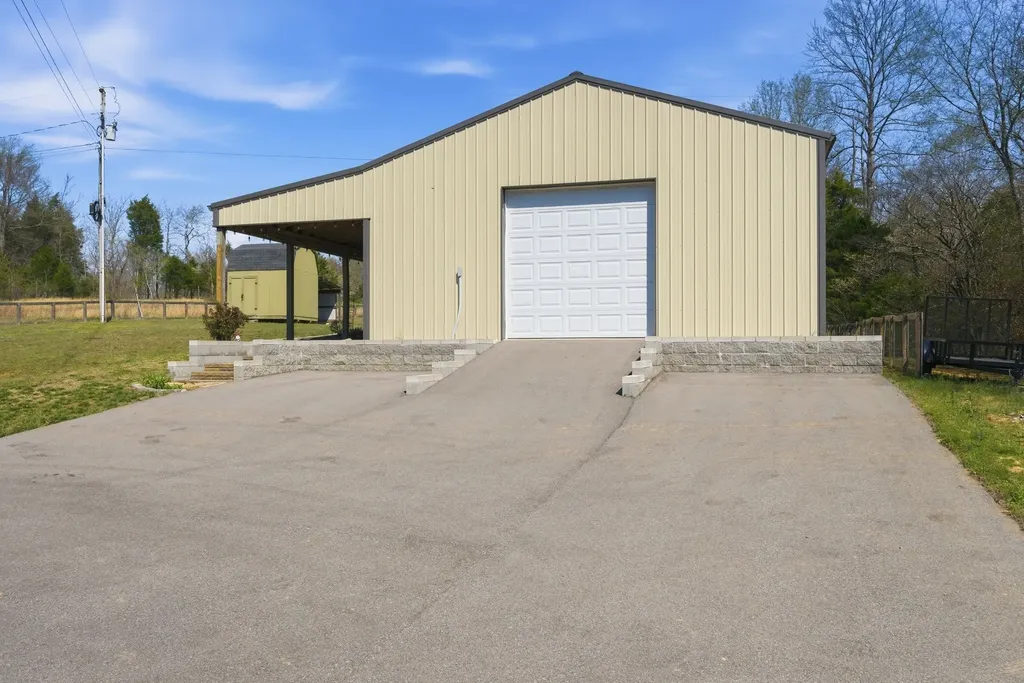 1041 Twin Creek Road Charlotte TN 37036