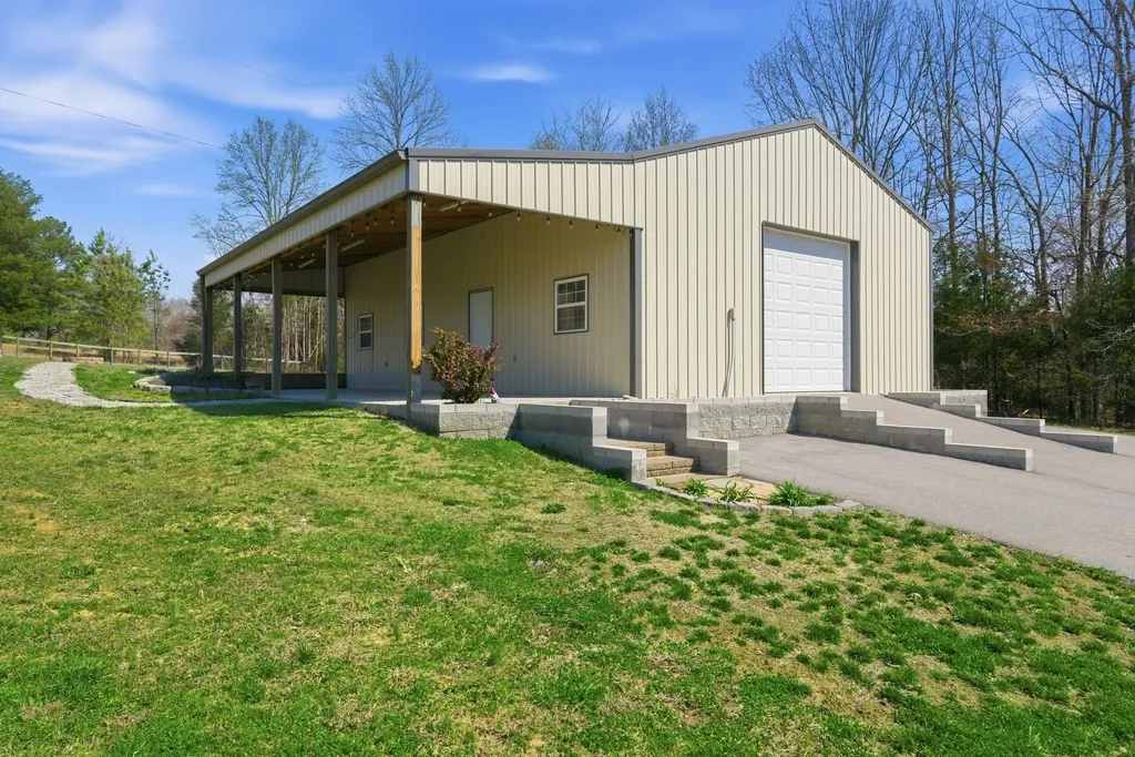 1041 Twin Creek Road Charlotte TN 37036