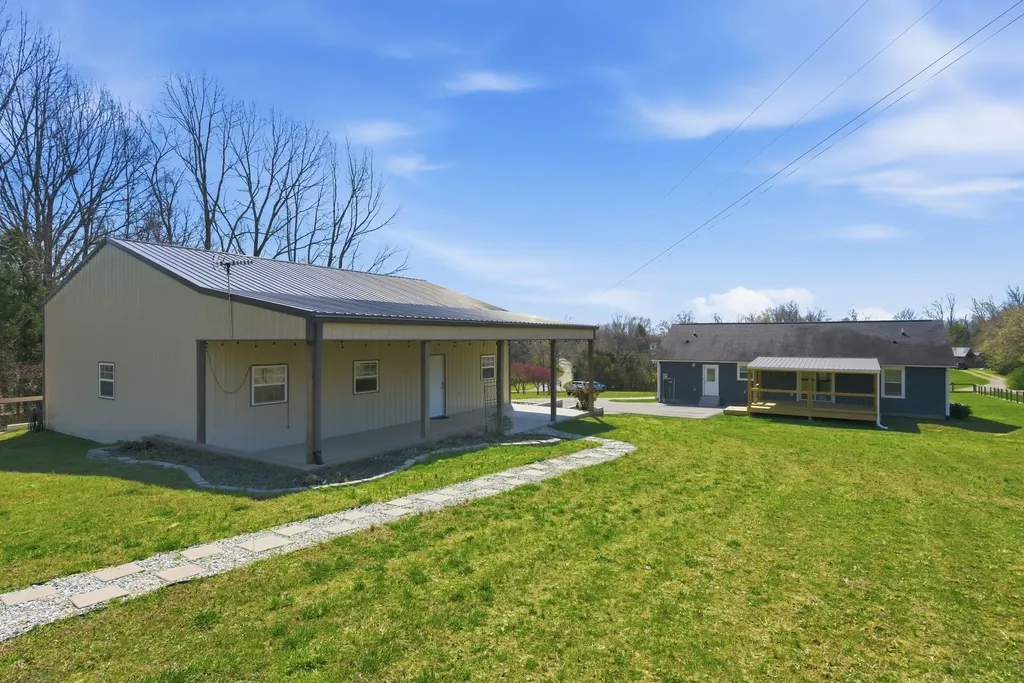 1041 Twin Creek Road Charlotte TN 37036
