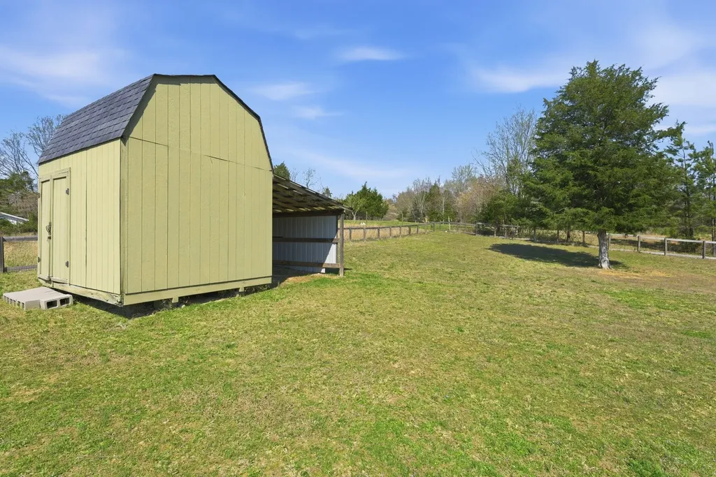 1041 Twin Creek Road Charlotte TN 37036