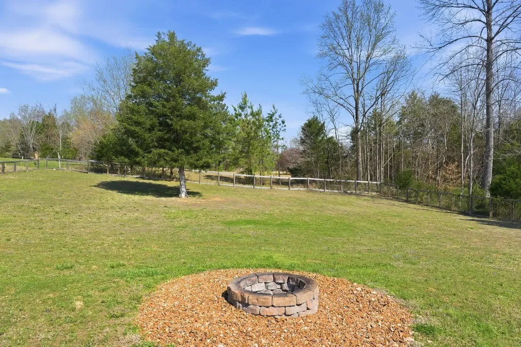 1041 Twin Creek Road Charlotte TN 37036
