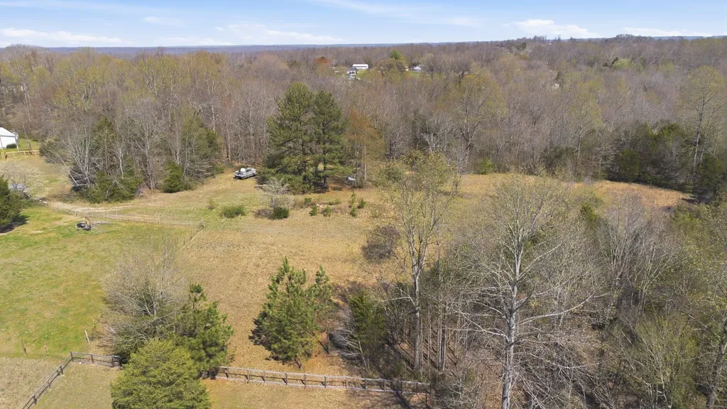 1041 Twin Creek Road Charlotte TN 37036