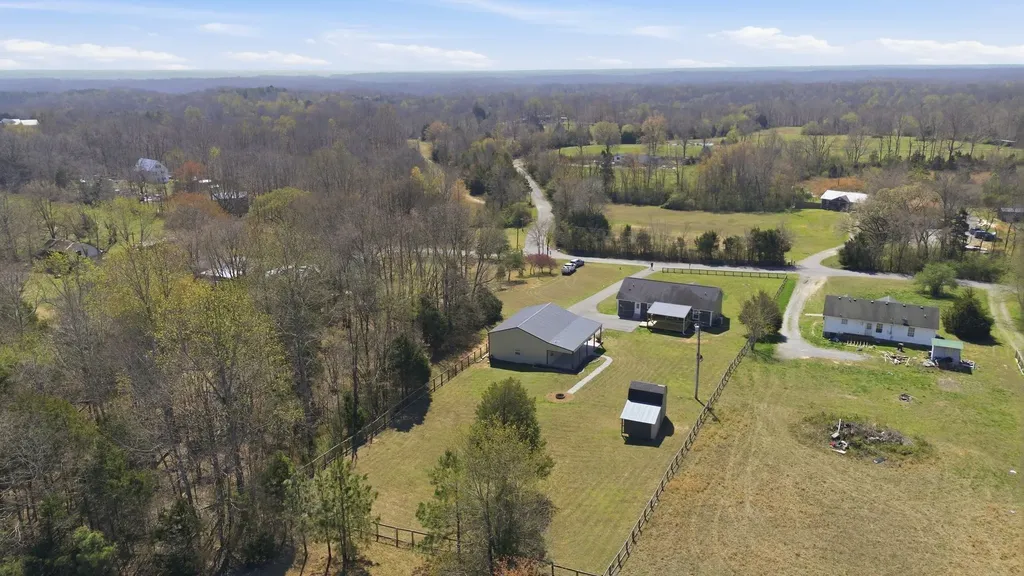 1041 Twin Creek Road Charlotte TN 37036