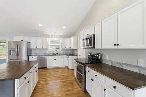 1041 Twin Creek Road Charlotte TN 37036