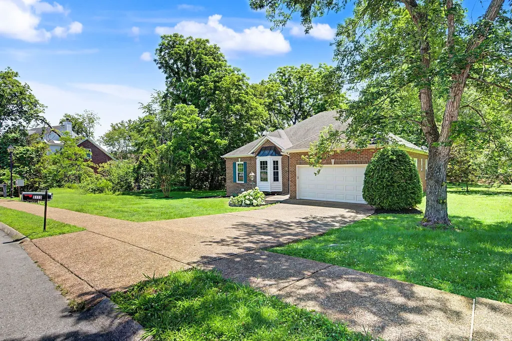 5113 Millbrook Drive Nashville TN 37221