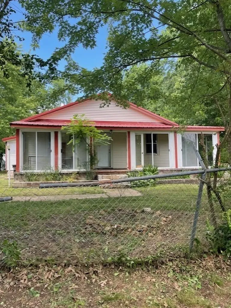 103 E High Street Ethridge TN 38456