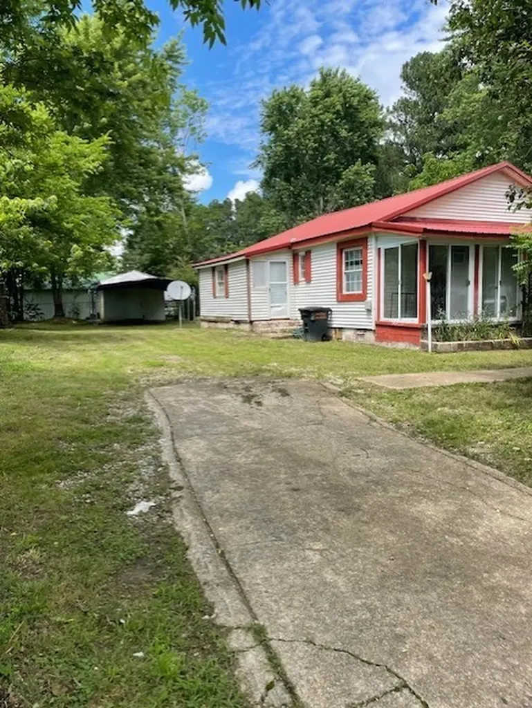 103 E High Street Ethridge TN 38456