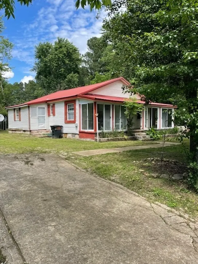 103 E High Street Ethridge TN 38456