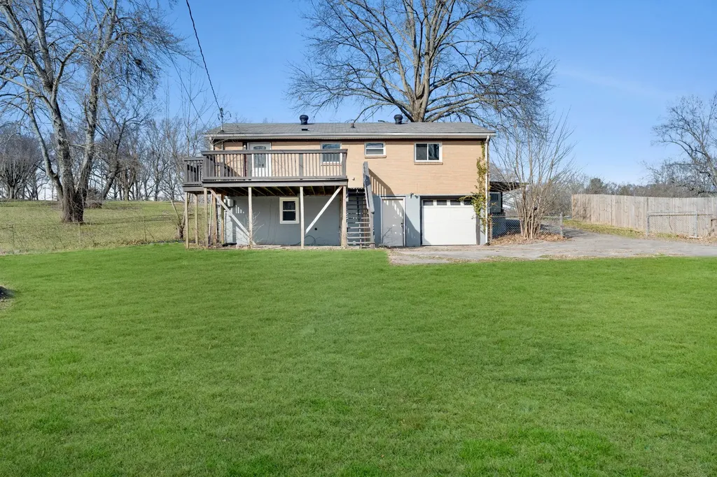 2016 Rosemary Drive Clarksville TN 37042